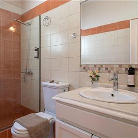 3 bedroom villa with heated pool in Kassiopi, Corfu, sleeps 6